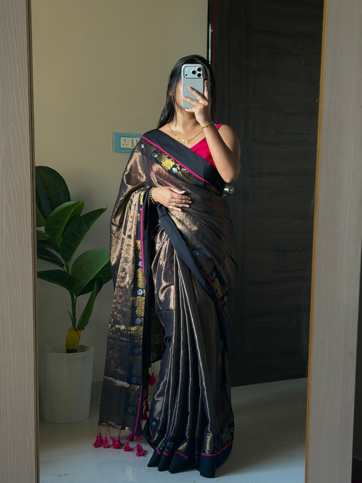 Mul tissue border work saree