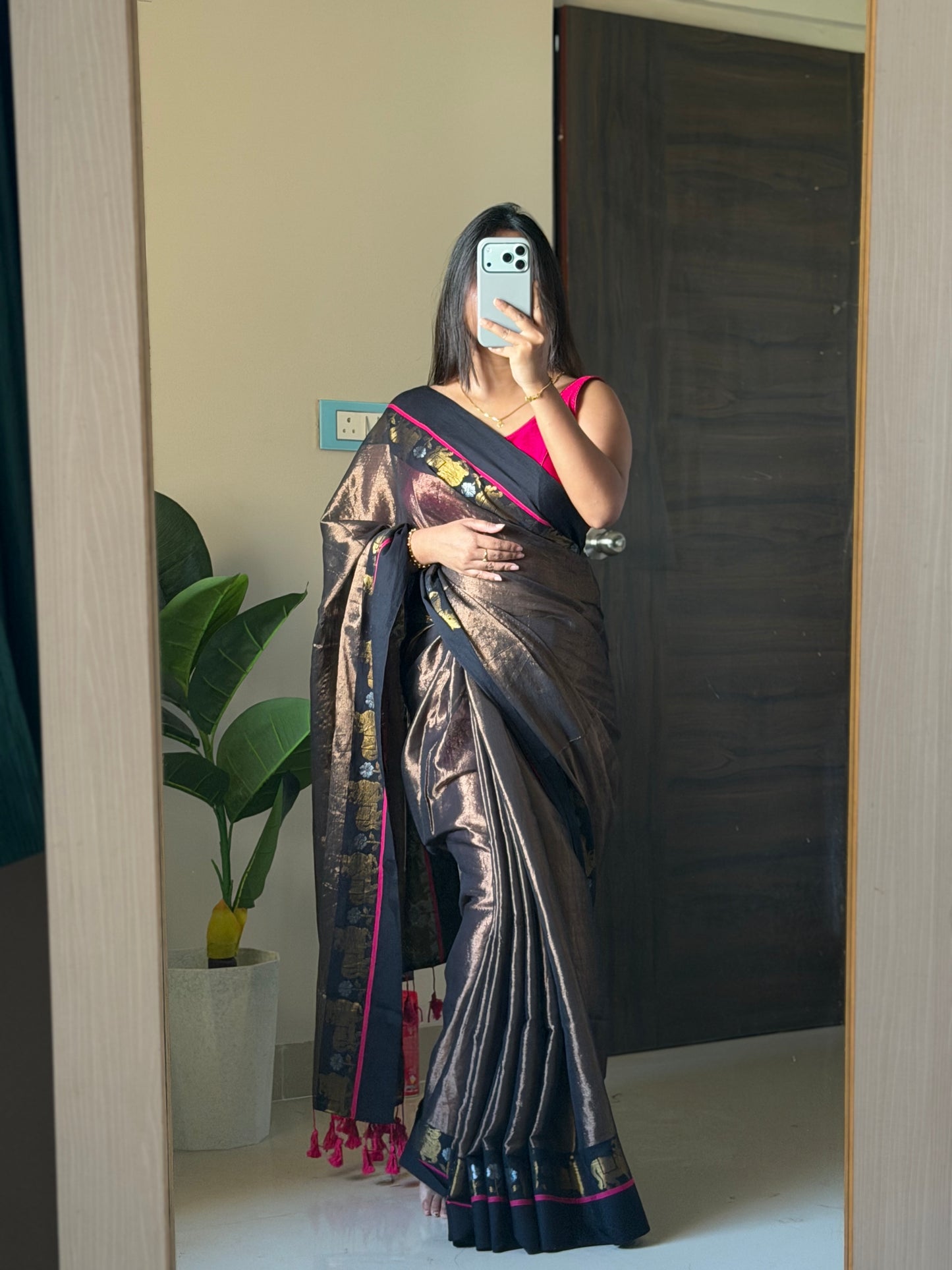 Mul tissue border work saree