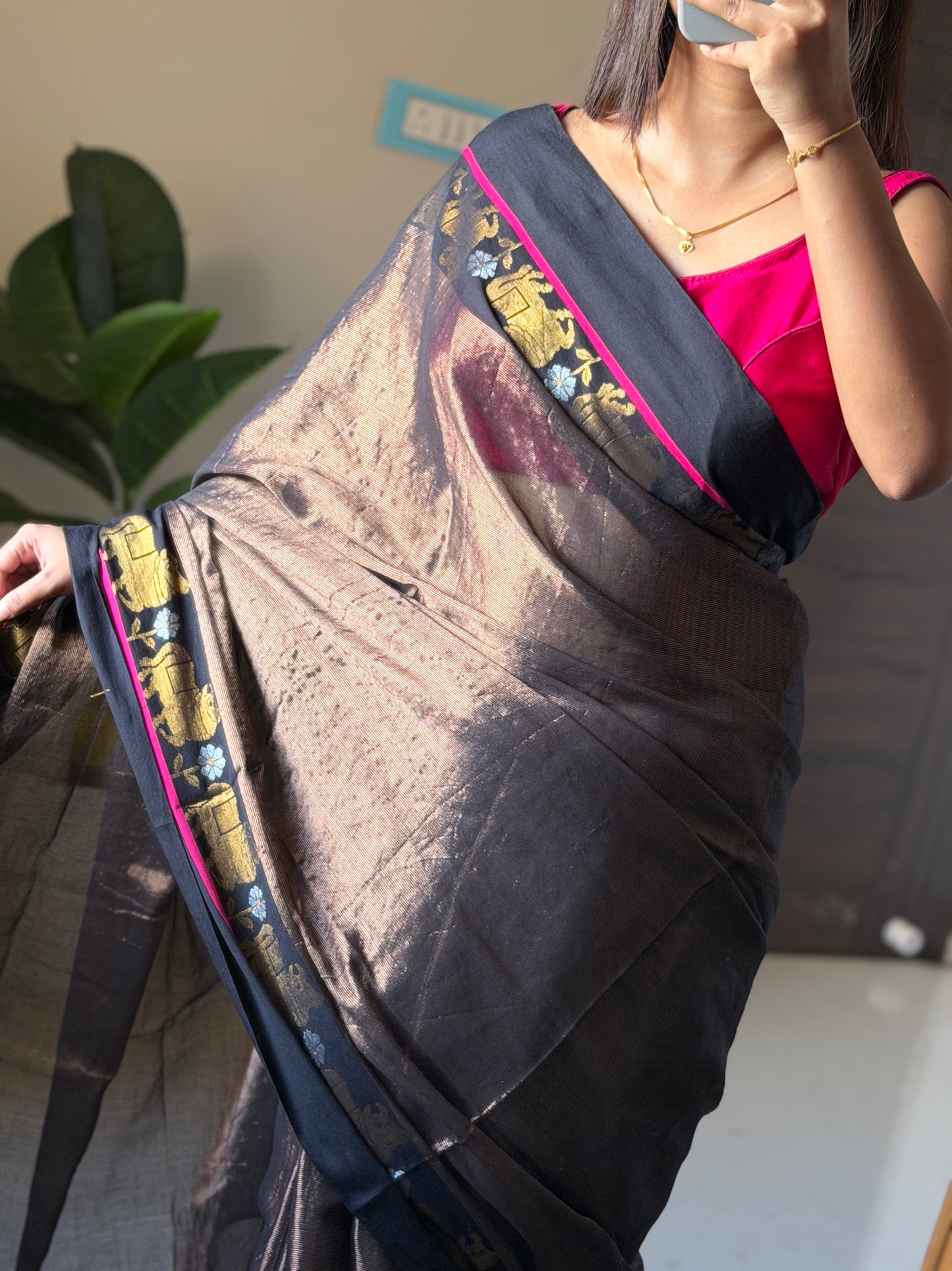 Mul tissue border work saree