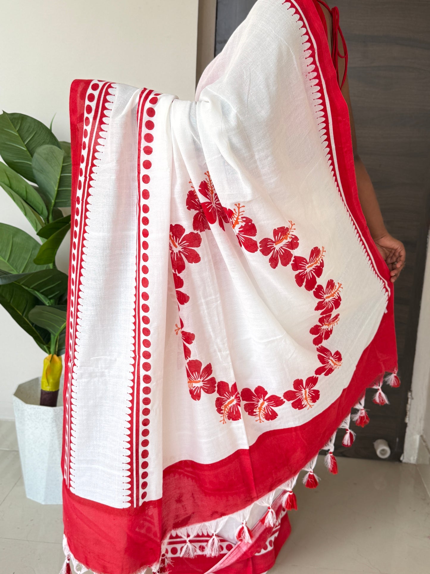 White & Red Mul Cotton Saree