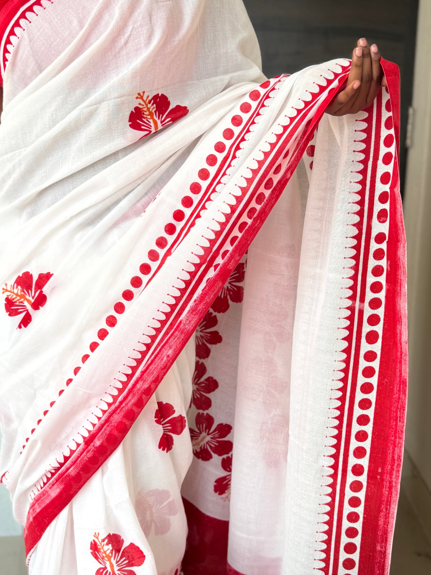 White & Red Mul Cotton Saree