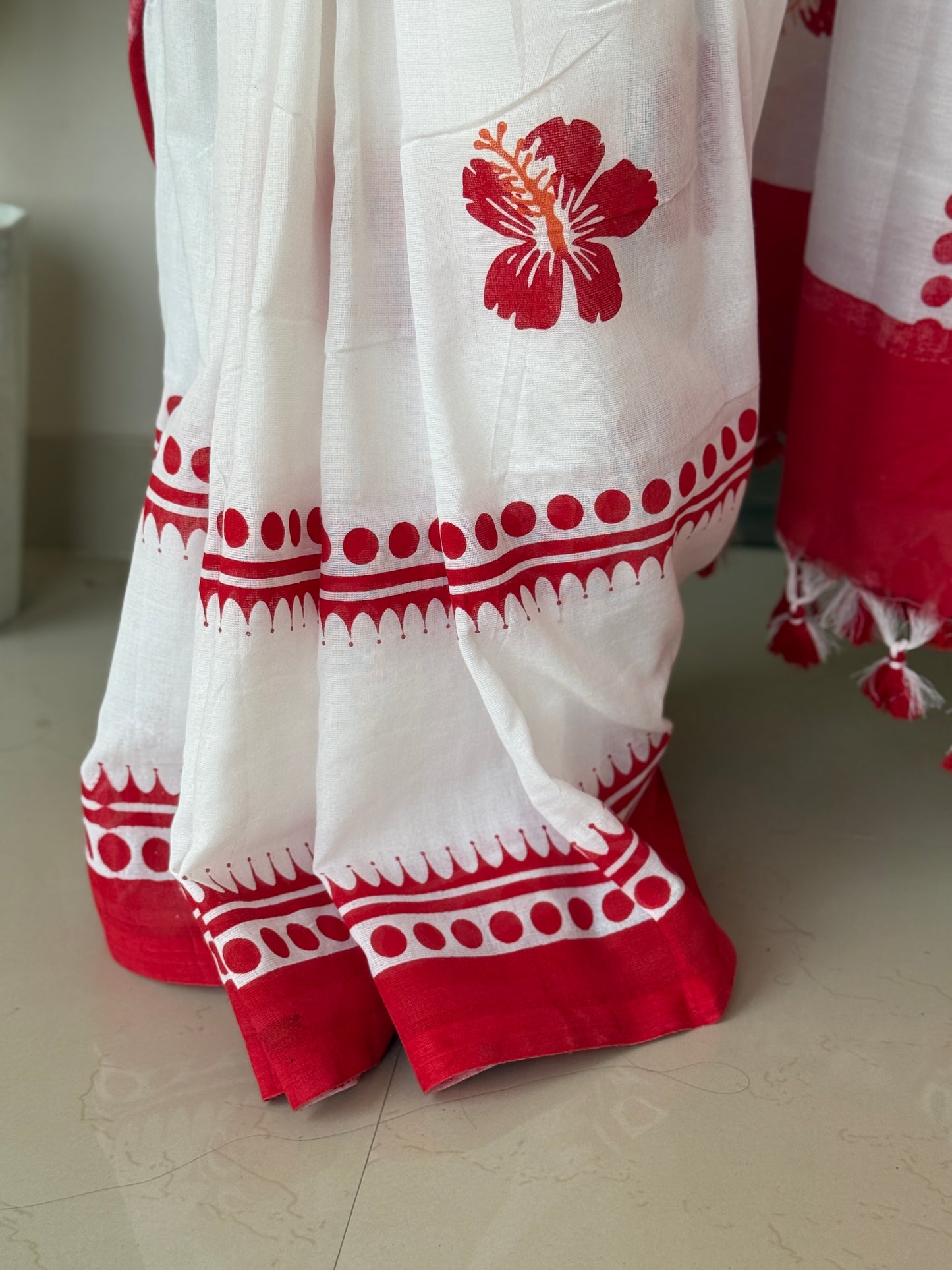 White & Red Mul Cotton Saree