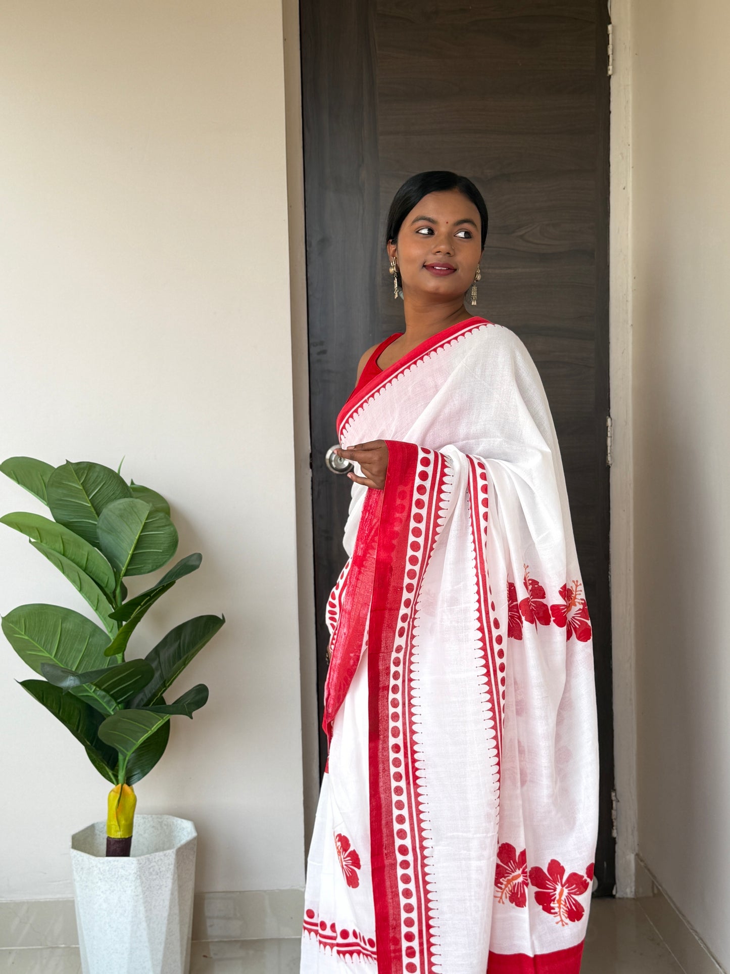 White & Red Mul Cotton Saree