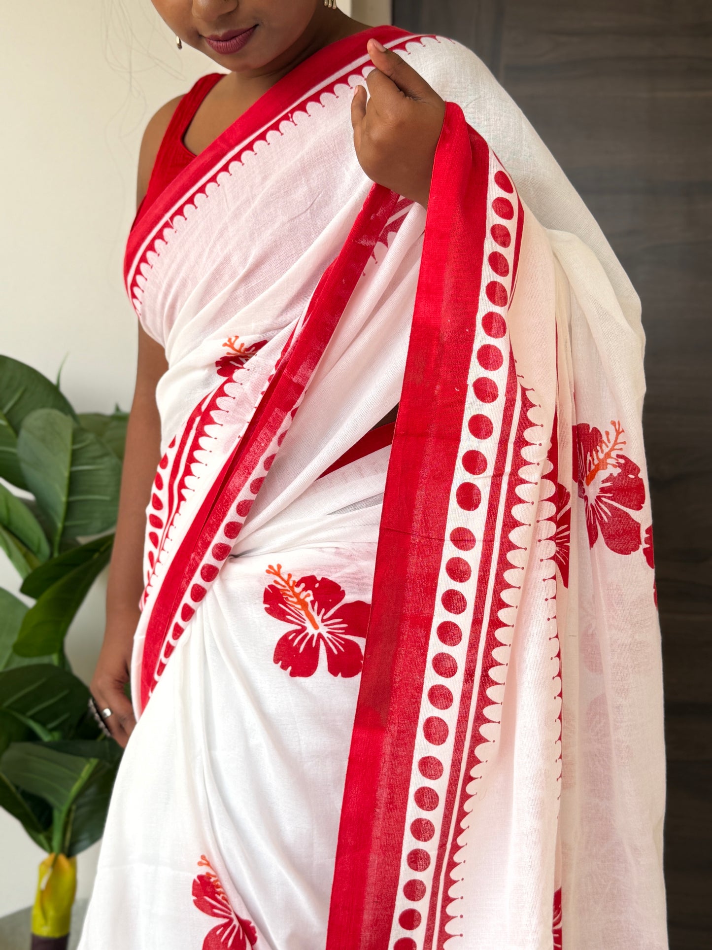 White & Red Mul Cotton Saree