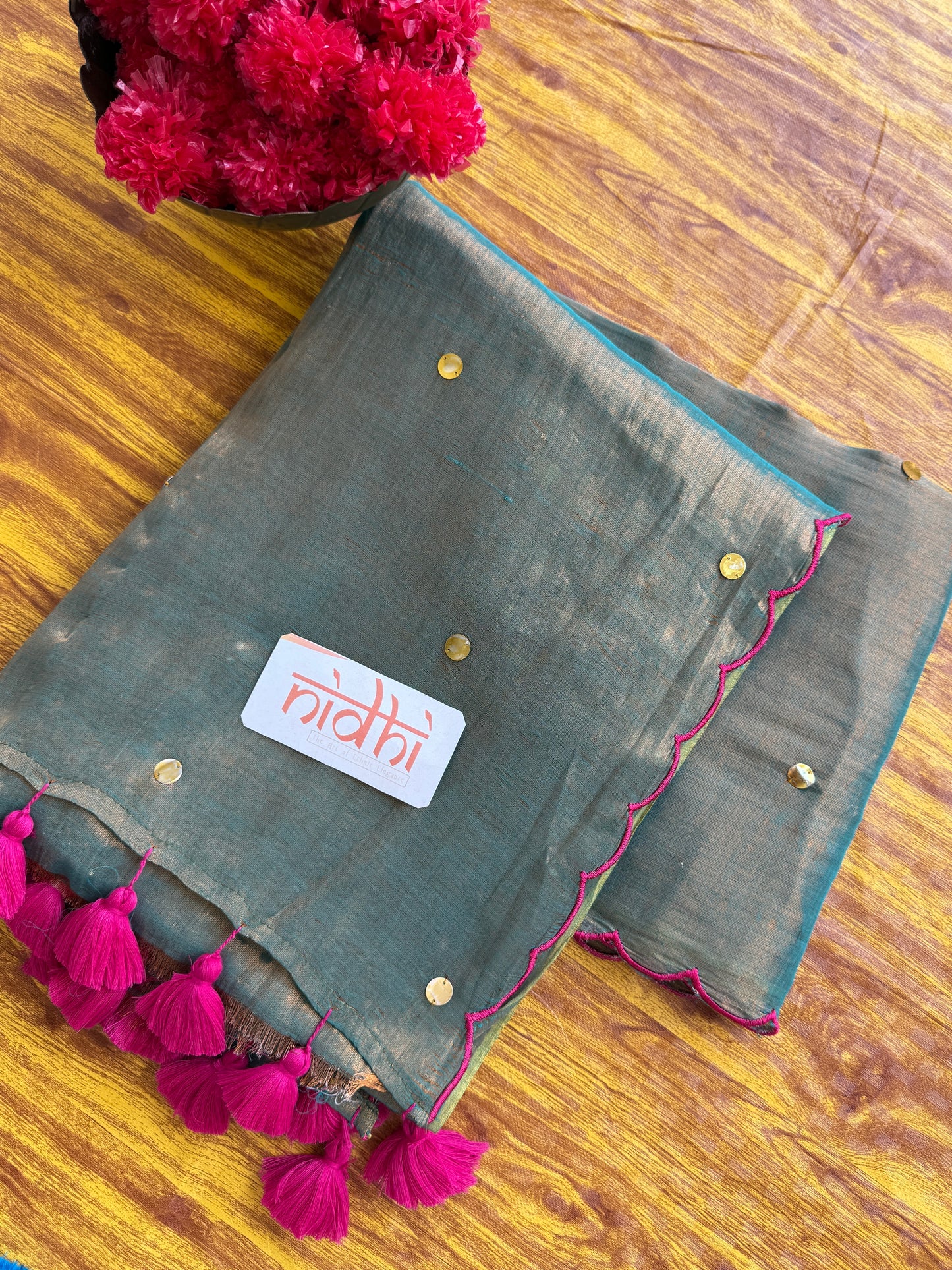 Scallop border tissue saree