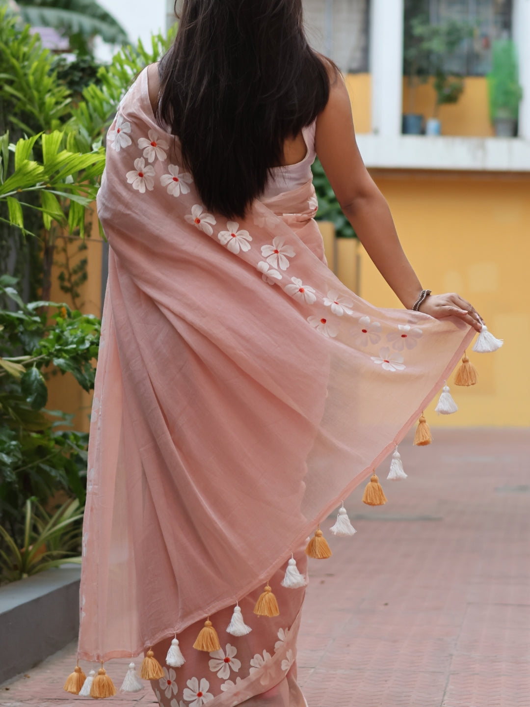 Flower print mul cotton saree
