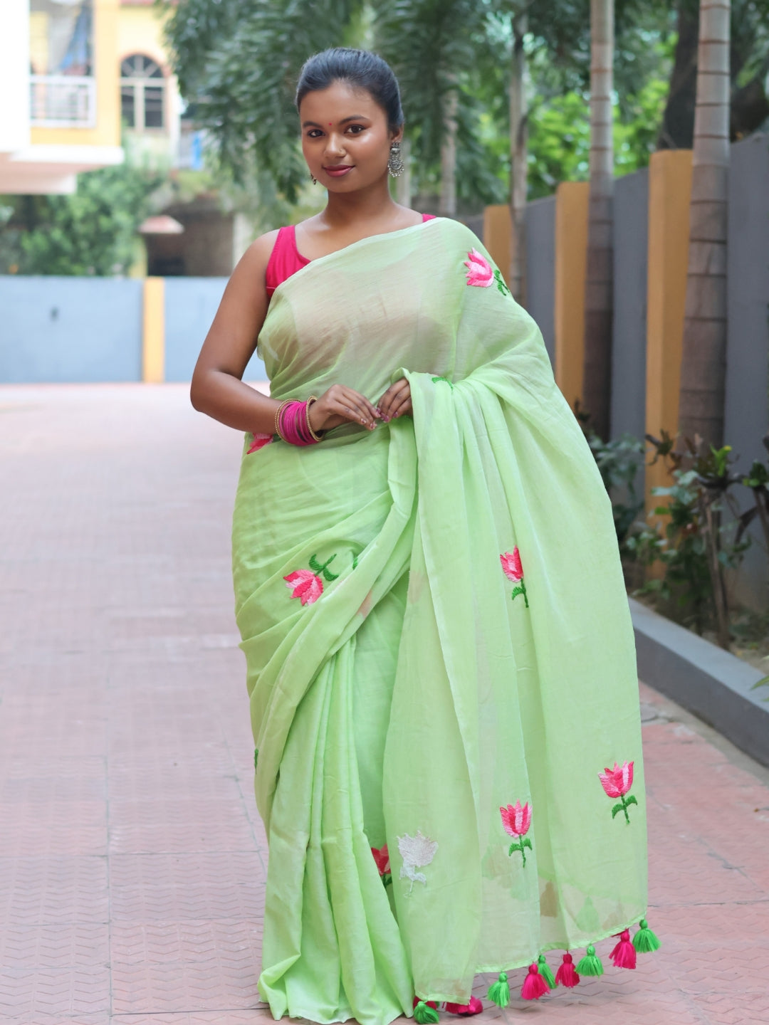 Hand Embroidery Mul Cotton Saree