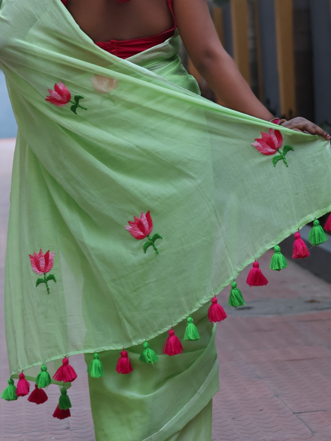 Hand Embroidery Mul Cotton Saree