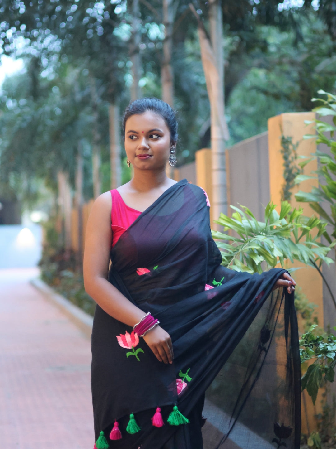 Hand Embroidery Mul Cotton Saree