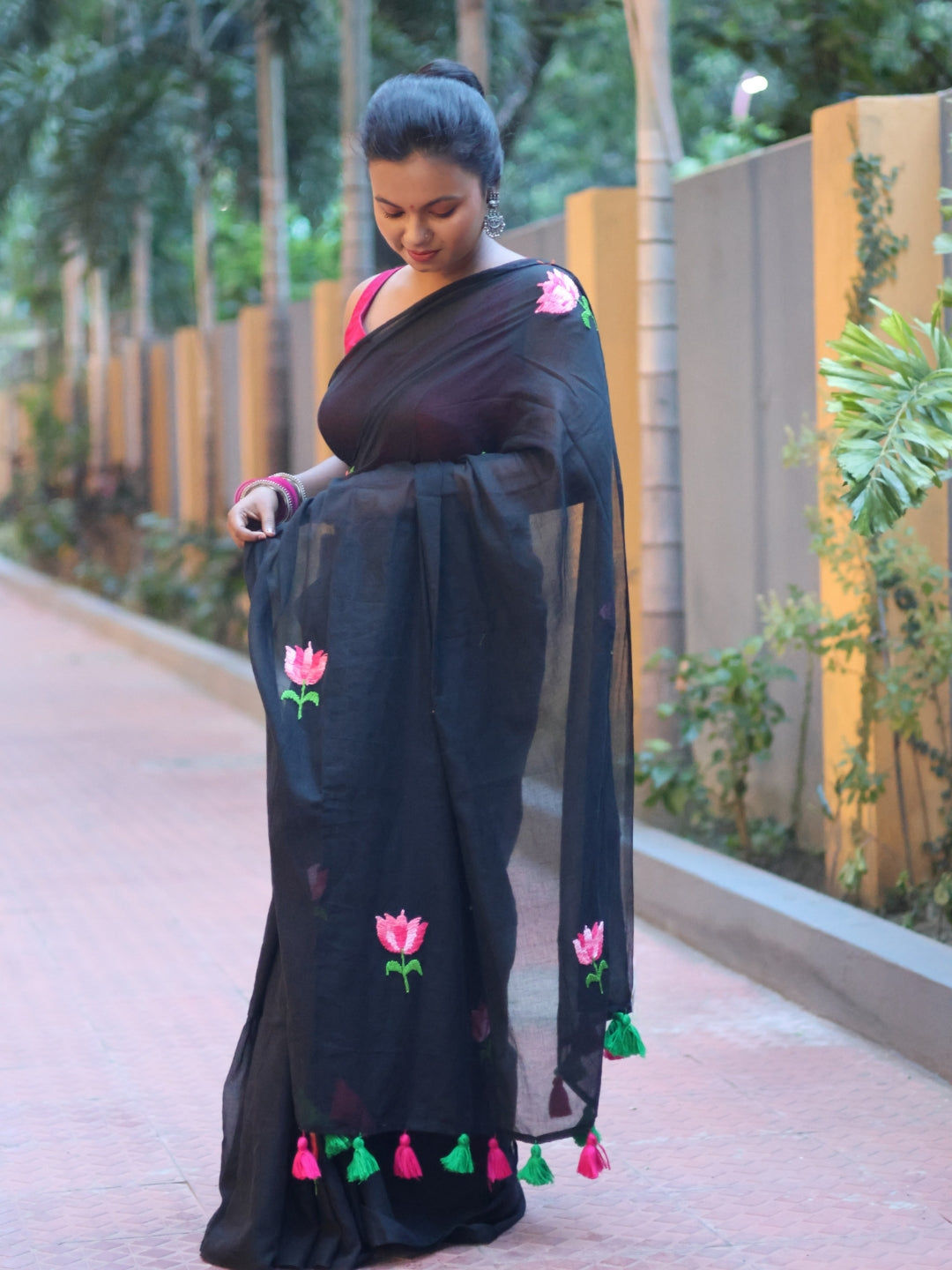 Hand Embroidery Mul Cotton Saree