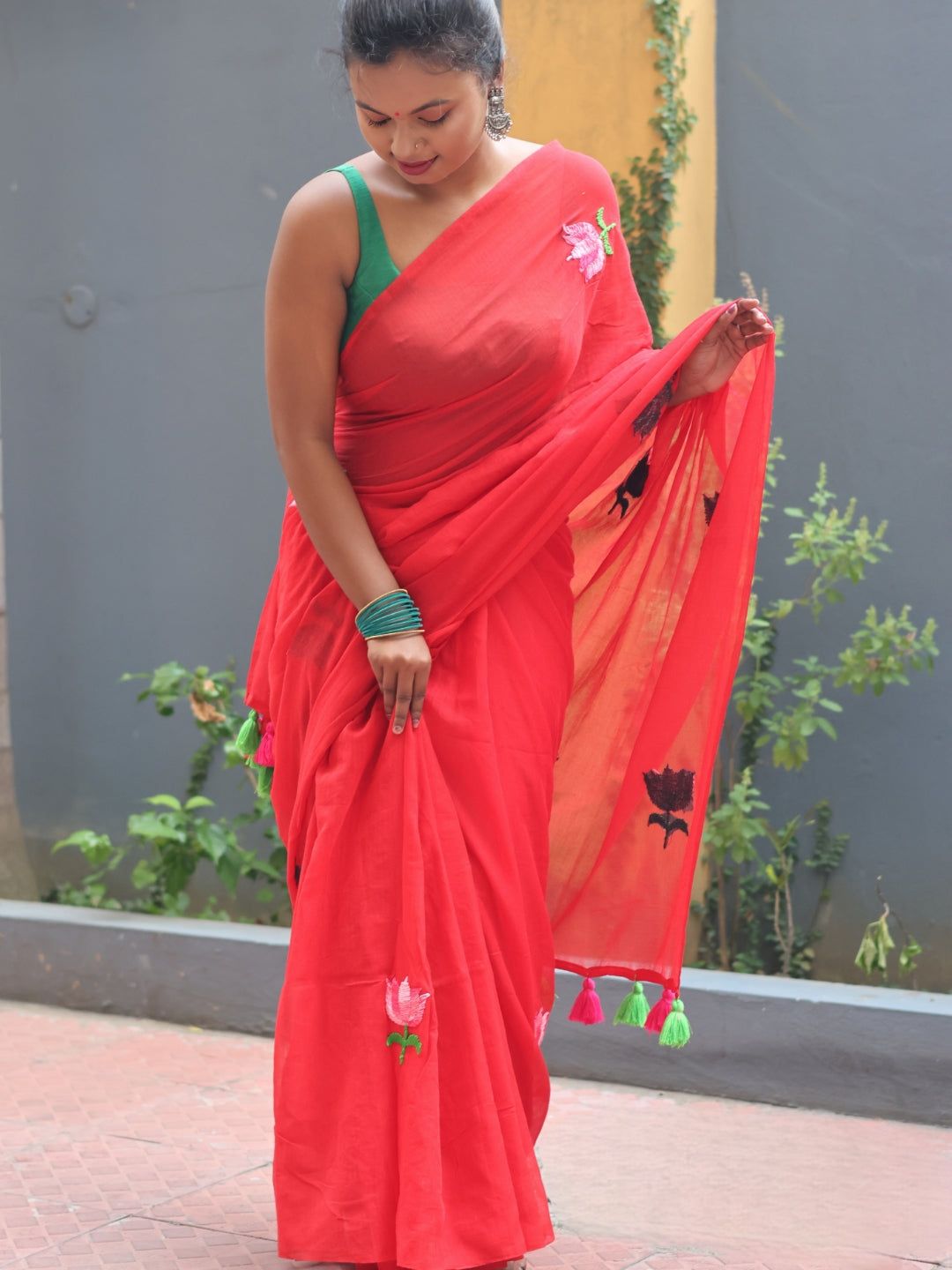 Hand Embroidery Mul Cotton Saree